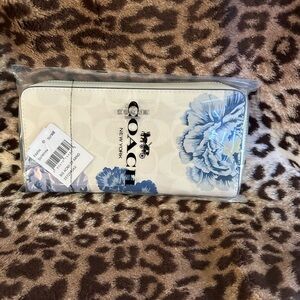 🪻🪻COACH NWT KAFFEE FASSETT LONG ZIP WALLET🪻🪻